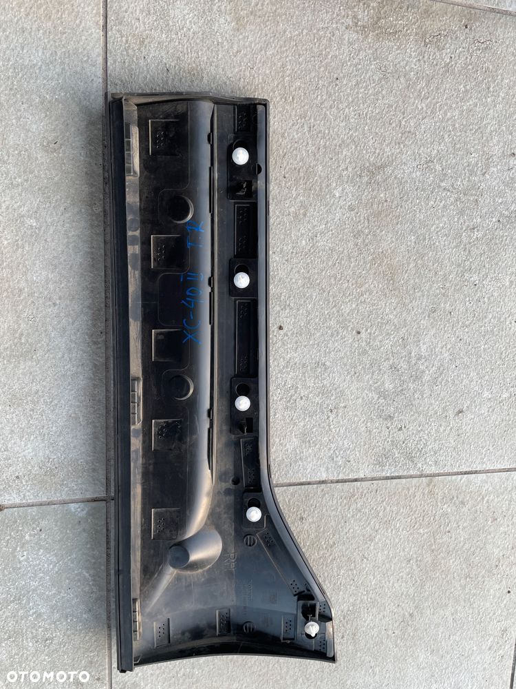 Listwa drzwiowa tylna prawa  Volvo XC40 II - 2