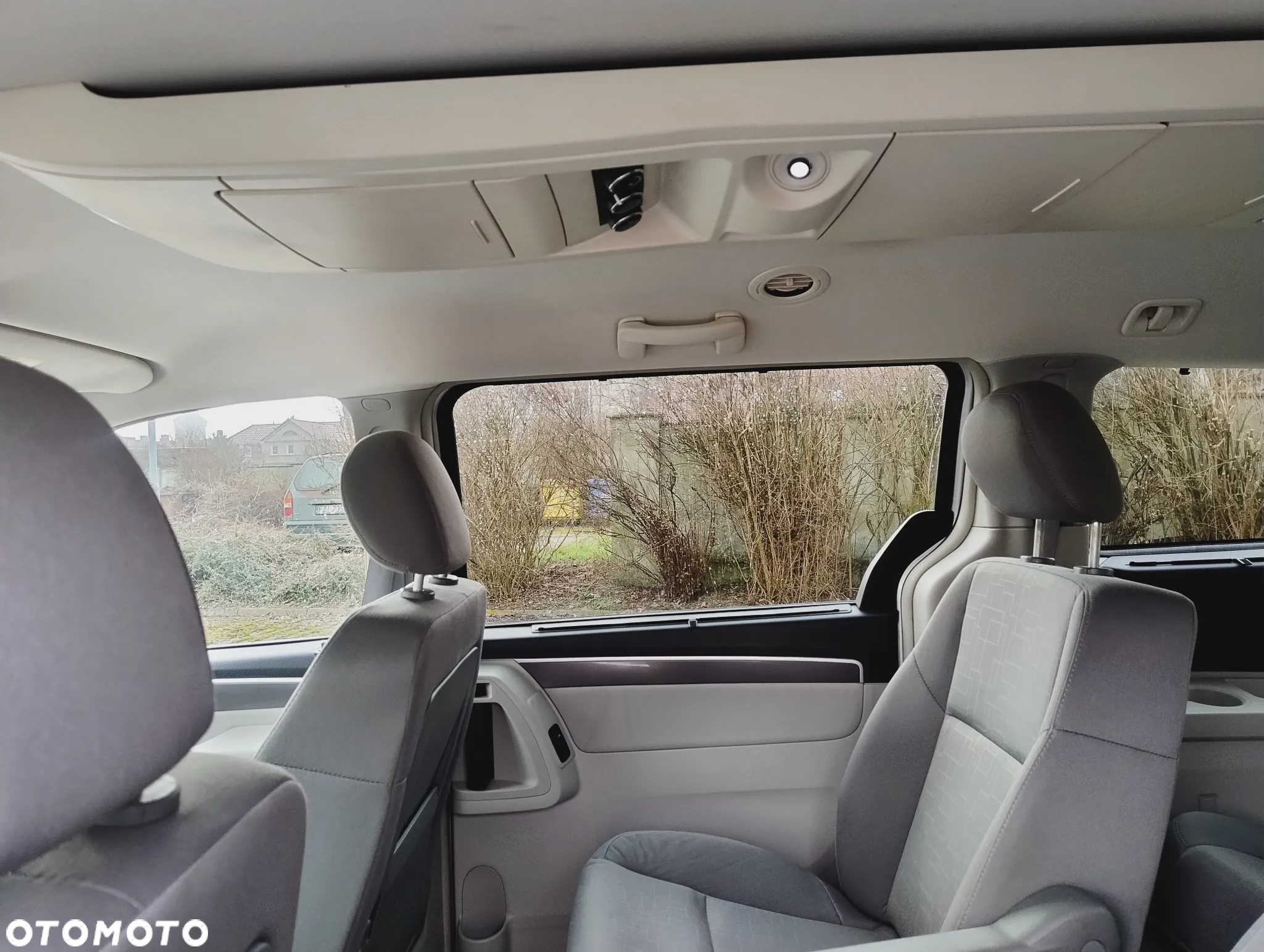 Volkswagen Routan - 14