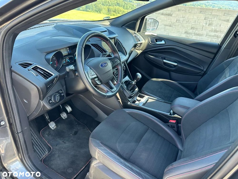 Ford Kuga 1.5 EcoBoost 2x4 ST-Line - 11