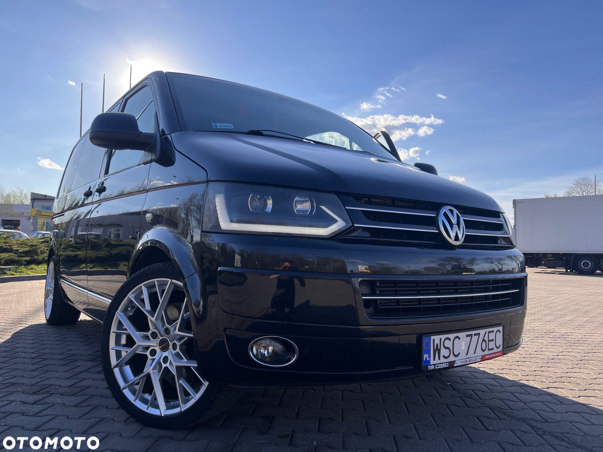 Volkswagen Multivan - 1
