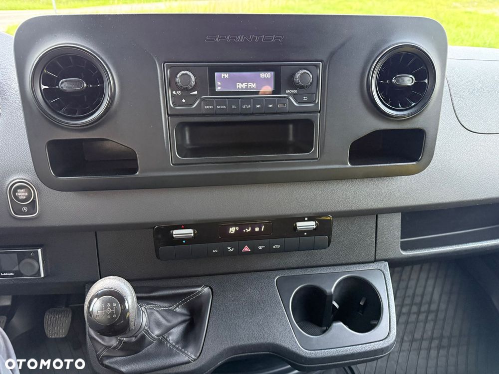 Mercedes-Benz Sprinter - 12