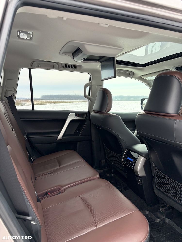 Toyota Land Cruiser 2.8l D-4D 204 CP A/T 7 locuri Executive - 7