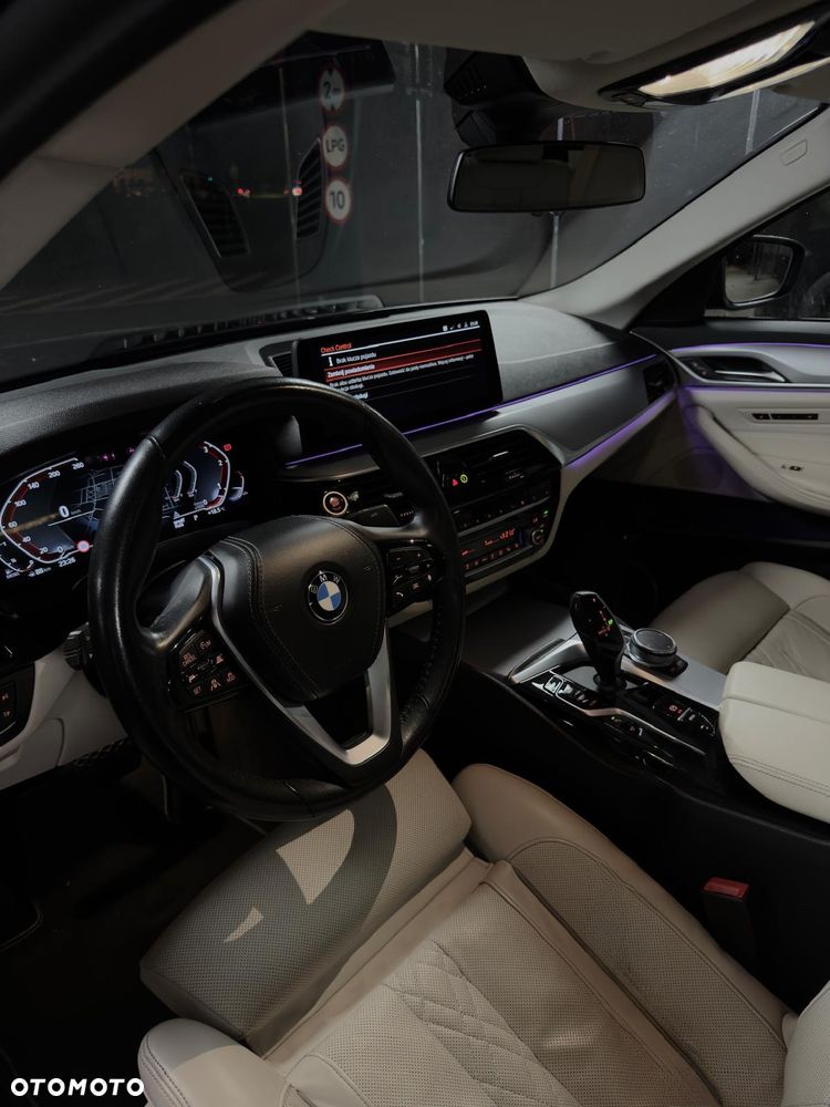BMW Seria 5 540d xDrive mHEV Luxury Line - 13