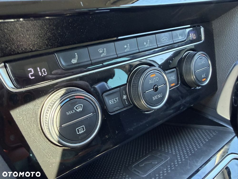 Volkswagen Passat - 17