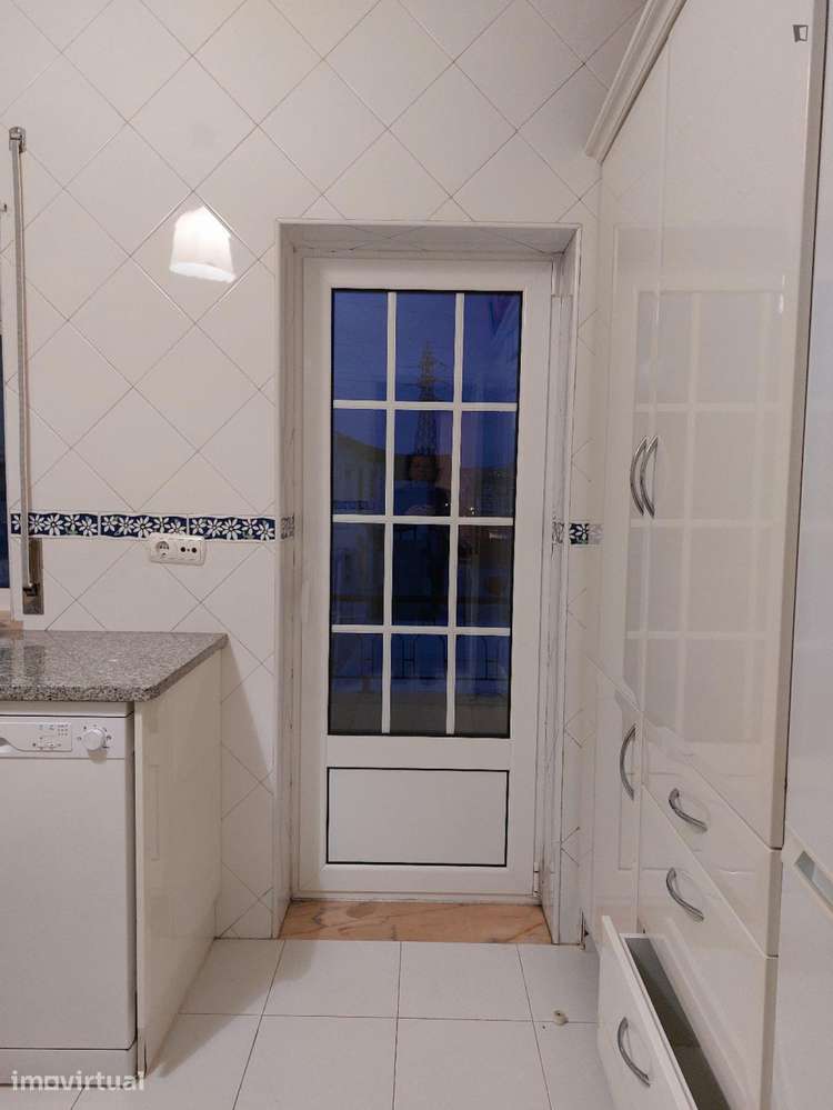 Quarto - localizado em Alto de São João Coimbra - Grande imagem: 5/12