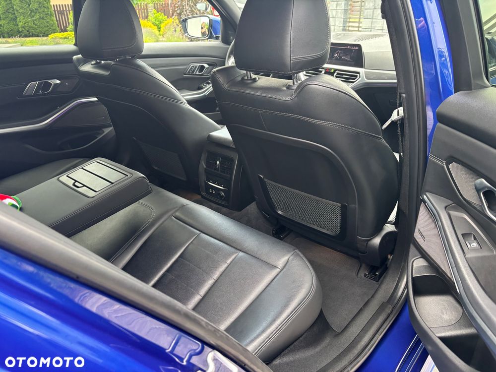 BMW Seria 3 320d M Sport Shadow - 14
