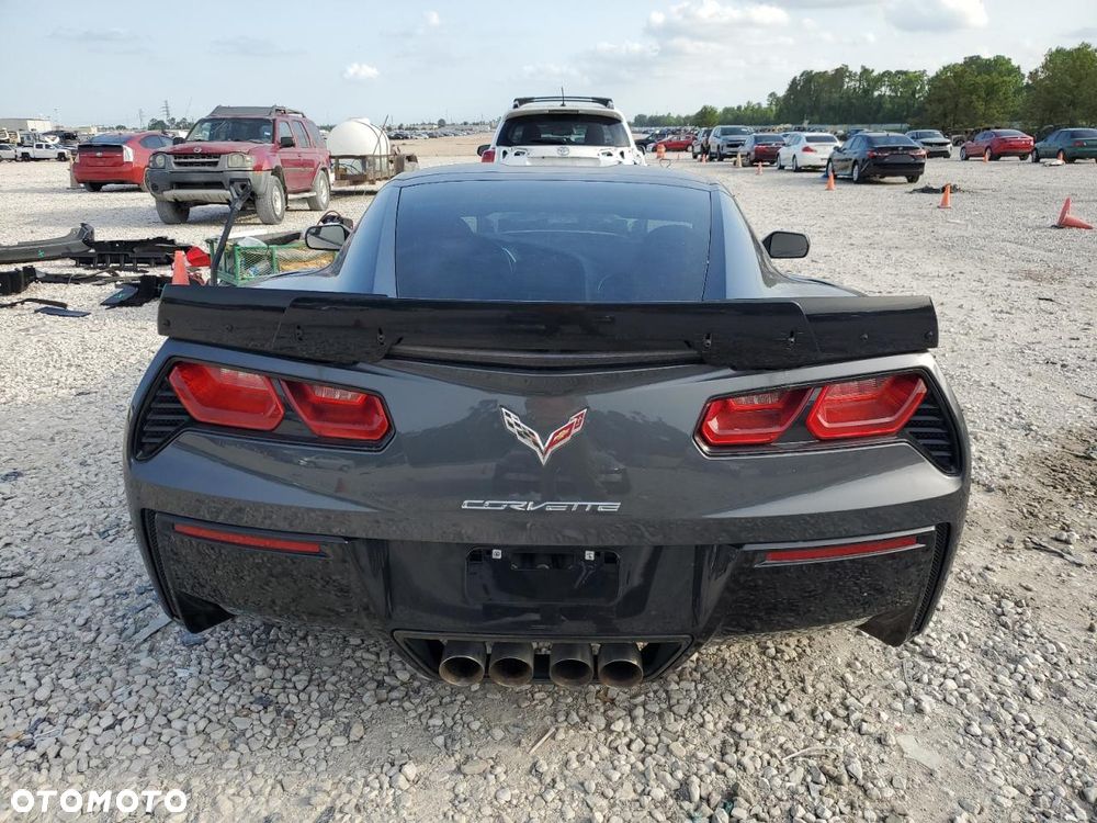 Chevrolet Corvette - 7