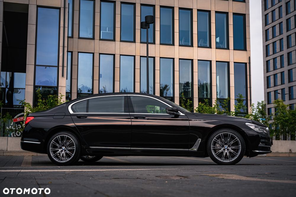 BMW Seria 7 750i - 1