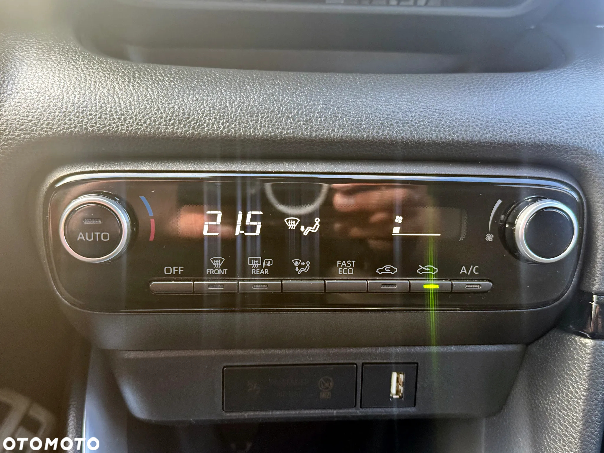 Toyota Yaris Hybrid 1.5 Premiere Edition - 24