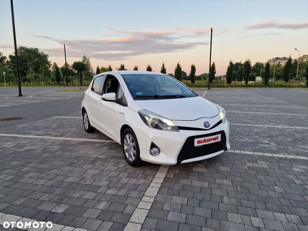 Toyota Yaris Hybrid 100 Business Edition - 1