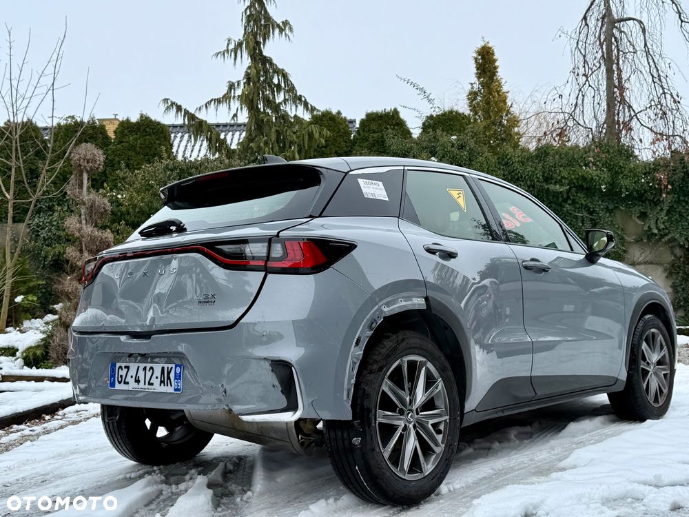 Lexus LBX FWD Emotion - 11