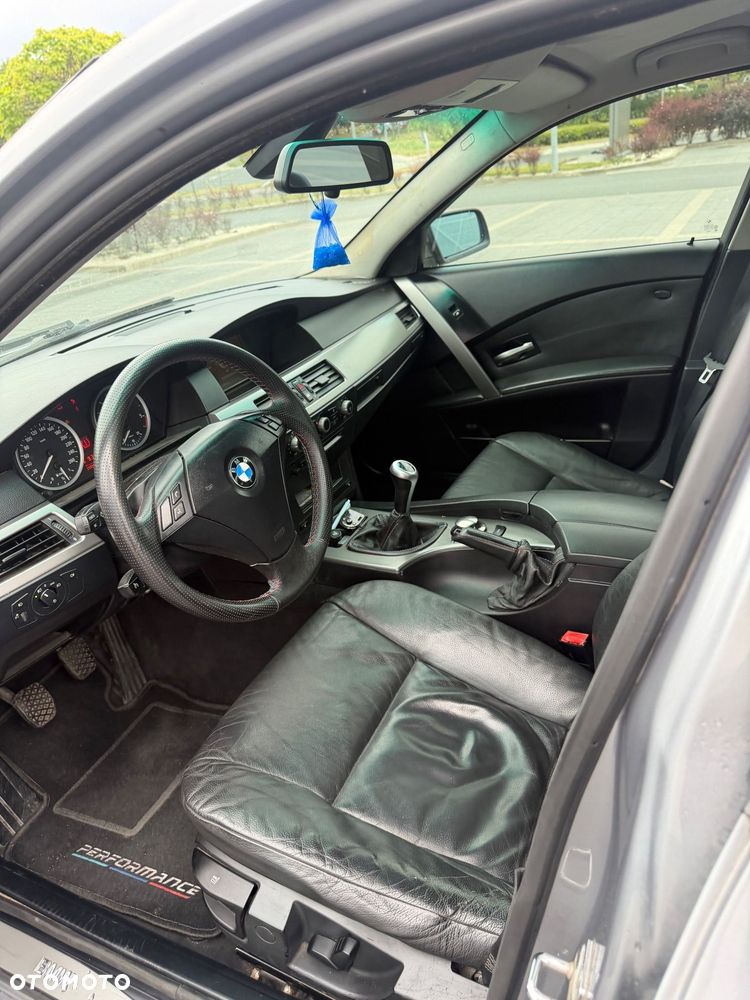 BMW Seria 5 525d - 24