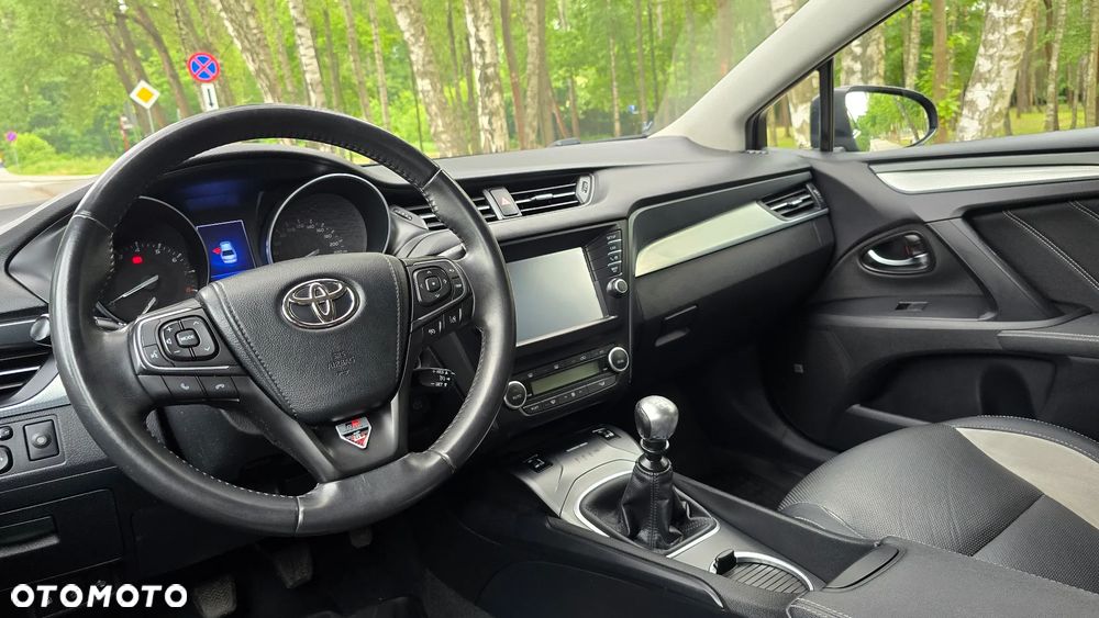 Toyota Avensis 1.8 Premium - 15