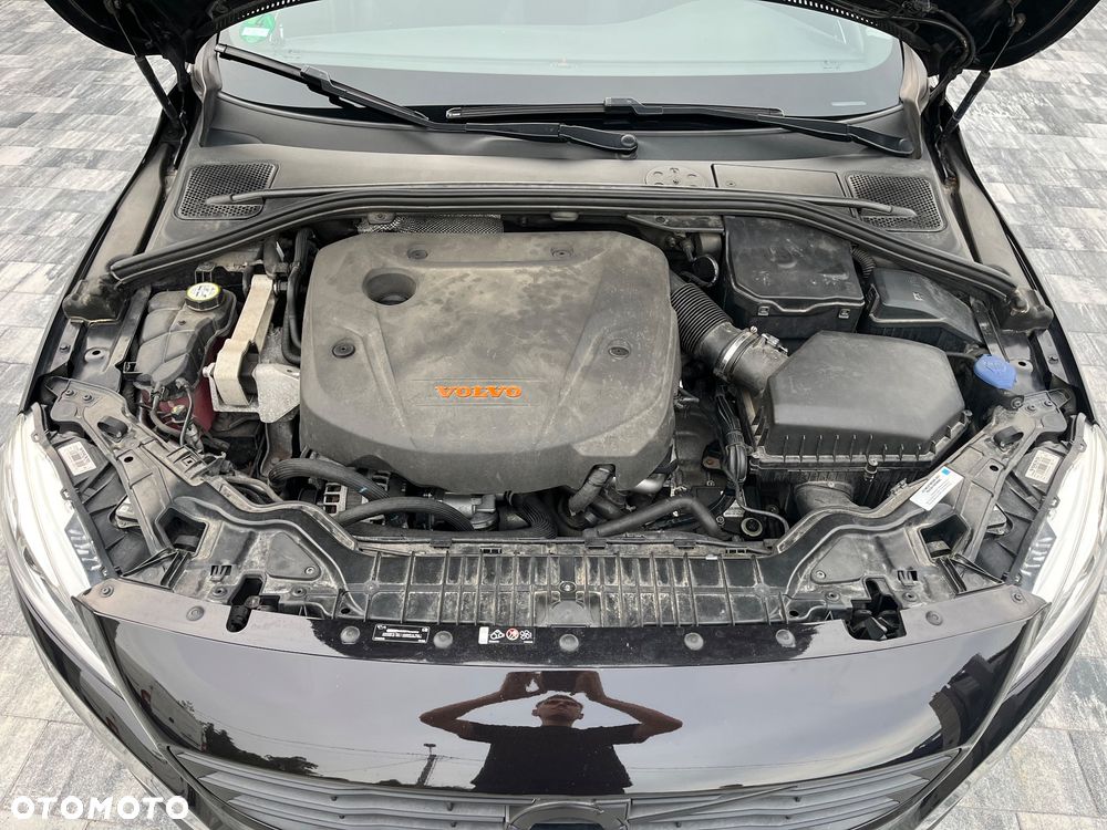 Volvo V60 D4 Geartronic Momentum - 25