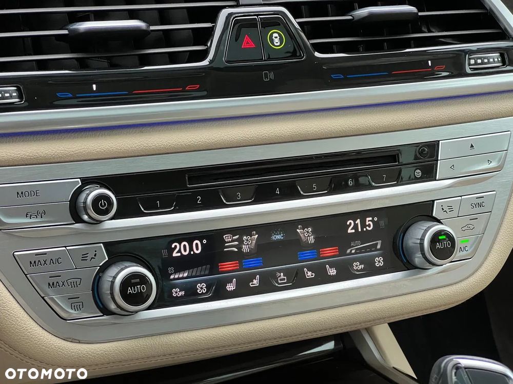 BMW Seria 7 750i xDrive - 33
