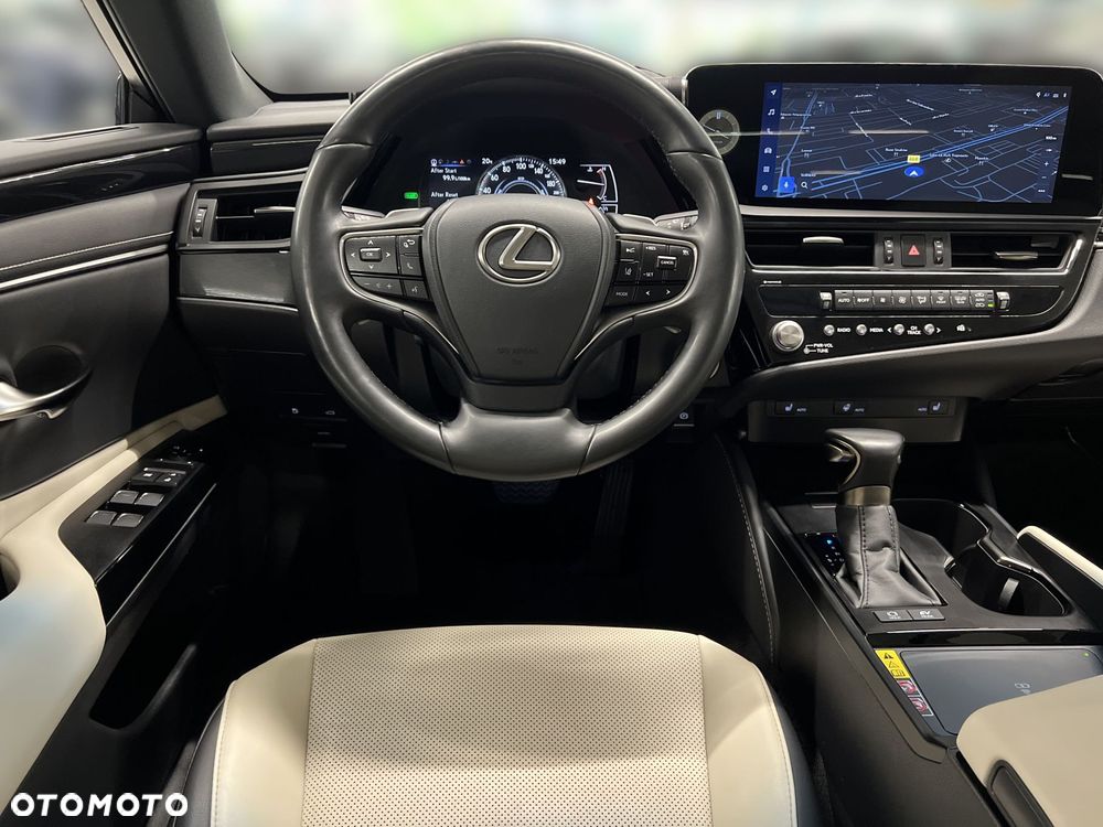 Lexus ES 300h Business Edition - 16