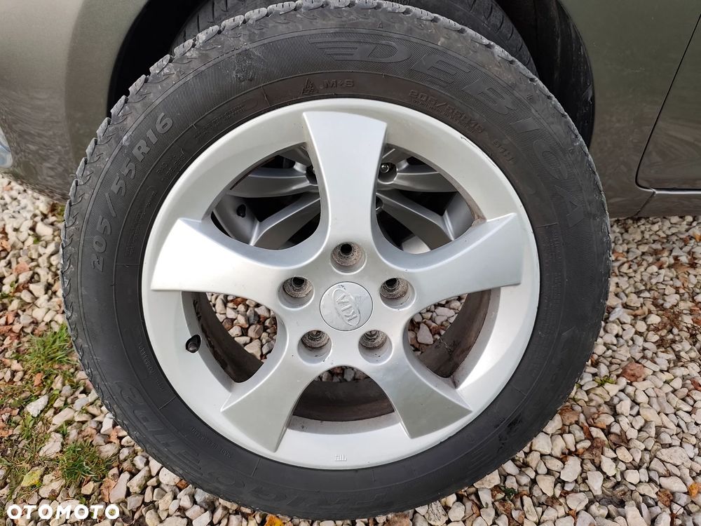 Kia Carens 1.7 CRDi 115 UEFA EURO 2016 - 20