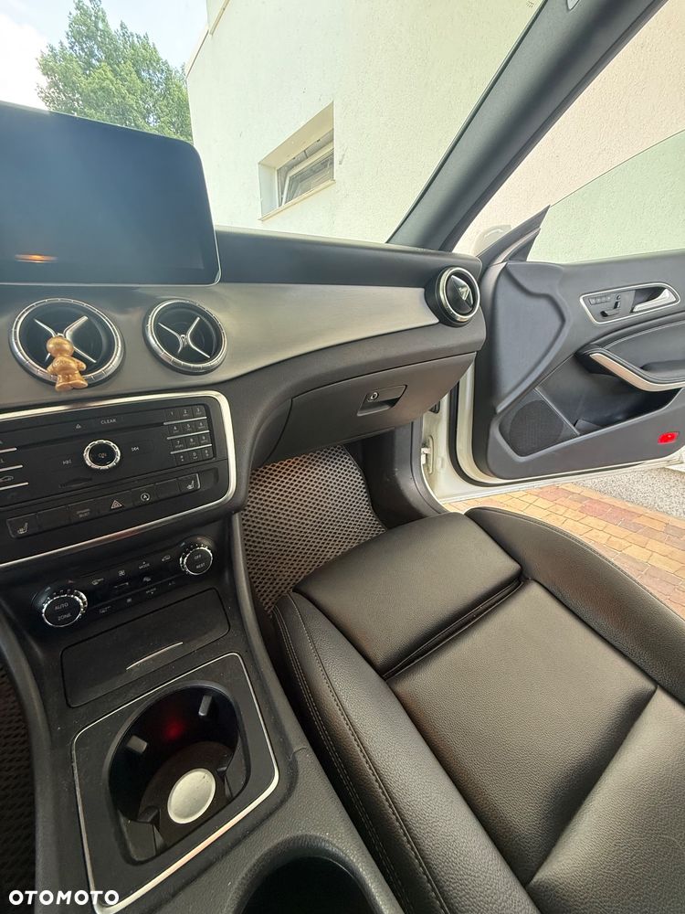 Mercedes-Benz CLA 250 4-Matic AMG Line - 9