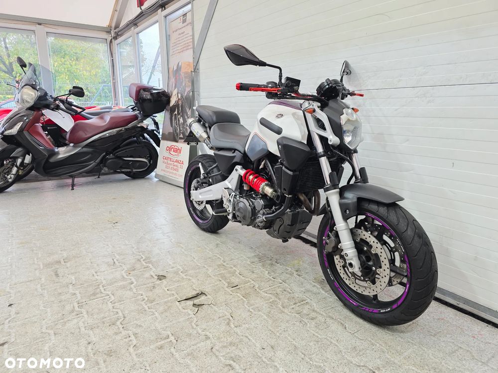 Yamaha MT - 12