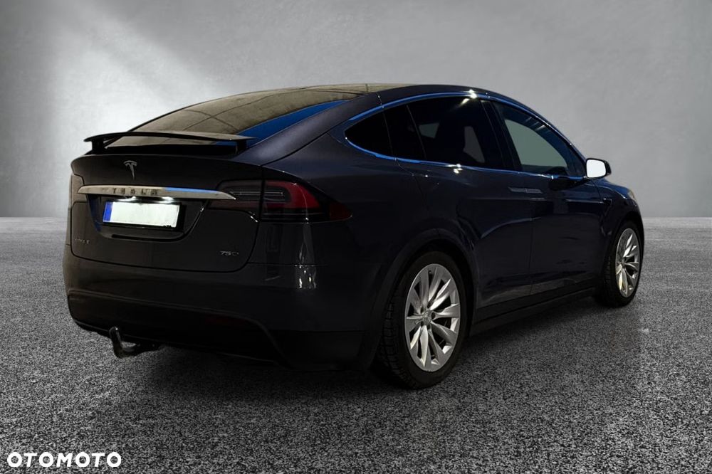 Tesla Model X - 3