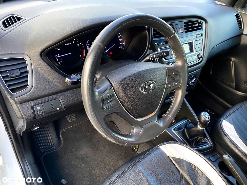 Hyundai i20 - 12