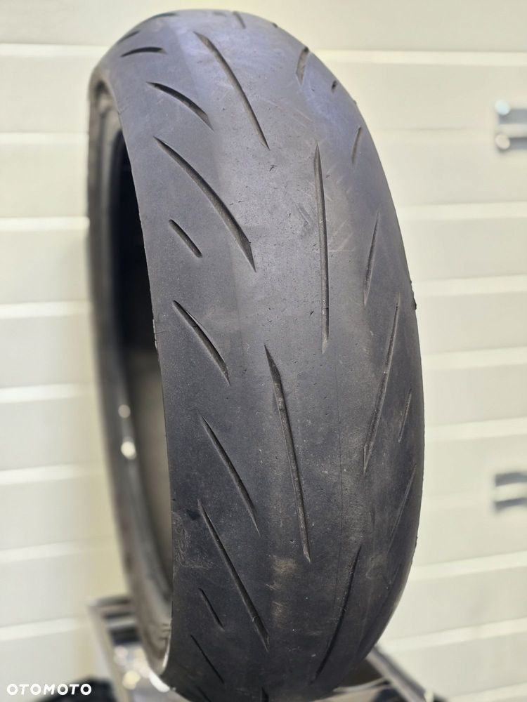 Opona Bridgestone S22R 180/55/17 Rocznik 21 bieżnik 4mm - 2