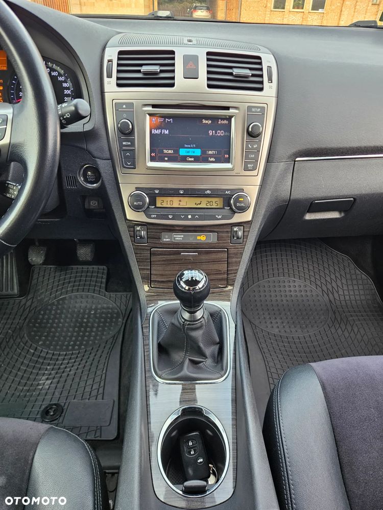 Toyota Avensis 1.8 Premium - 9