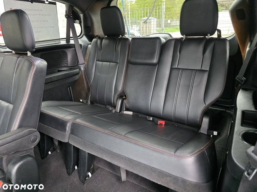 Dodge Grand Caravan - 30