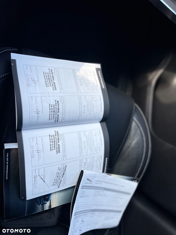 Jaguar F-Pace 25t AWD R-Sport - 26