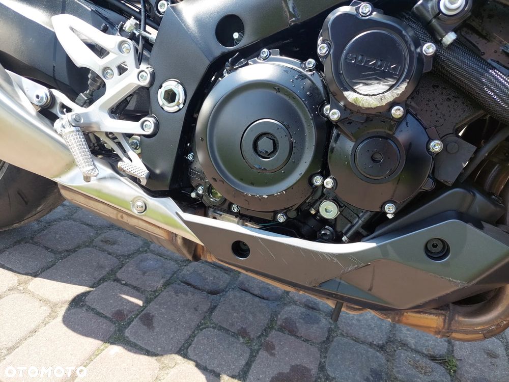 Suzuki GSX - 11