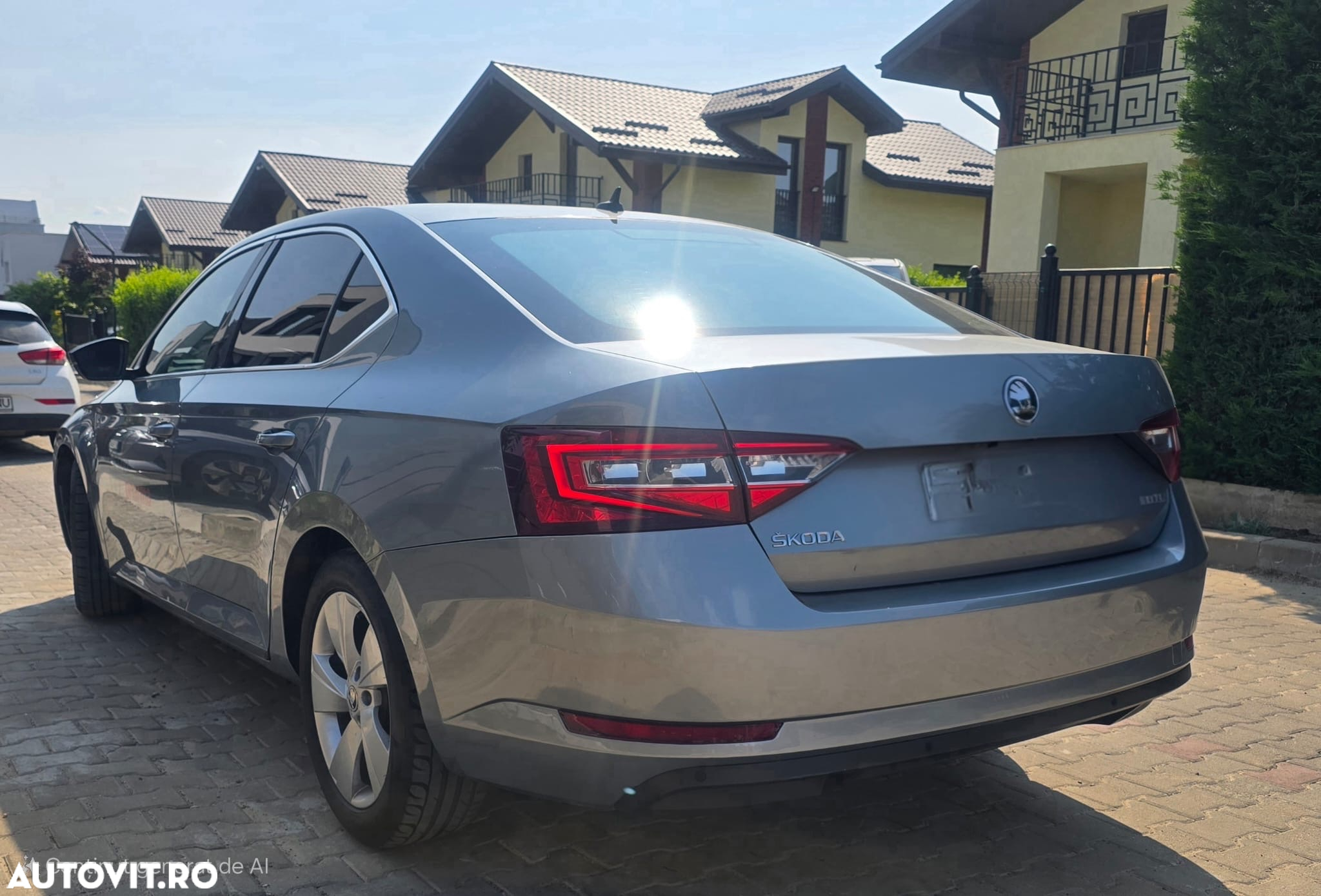 Skoda Superb 2.0 TDI DSG Style - 4