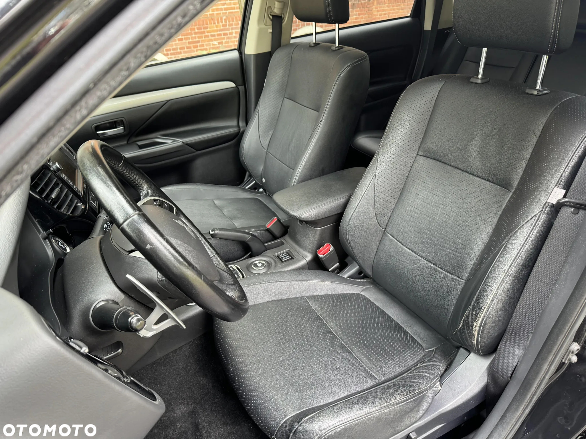 Mitsubishi Outlander 2.0 4WD Plug-In Hybrid - 12