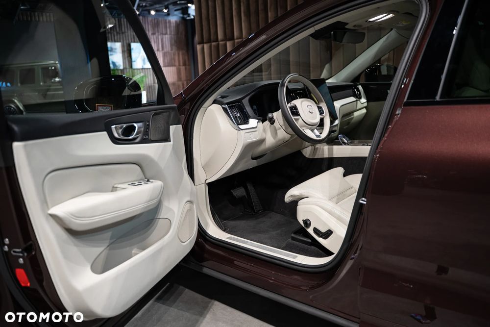 Volvo XC 60 B5 B AWD Ultra Dark - 16