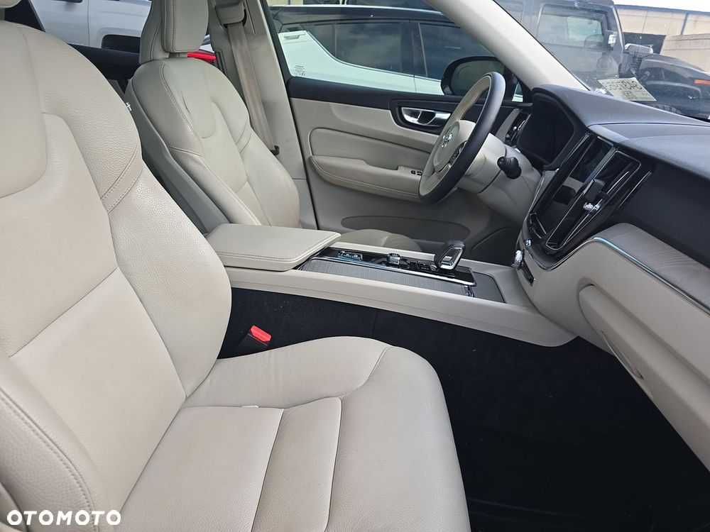 Volvo XC 60 B5 B AWD Plus Dark - 10