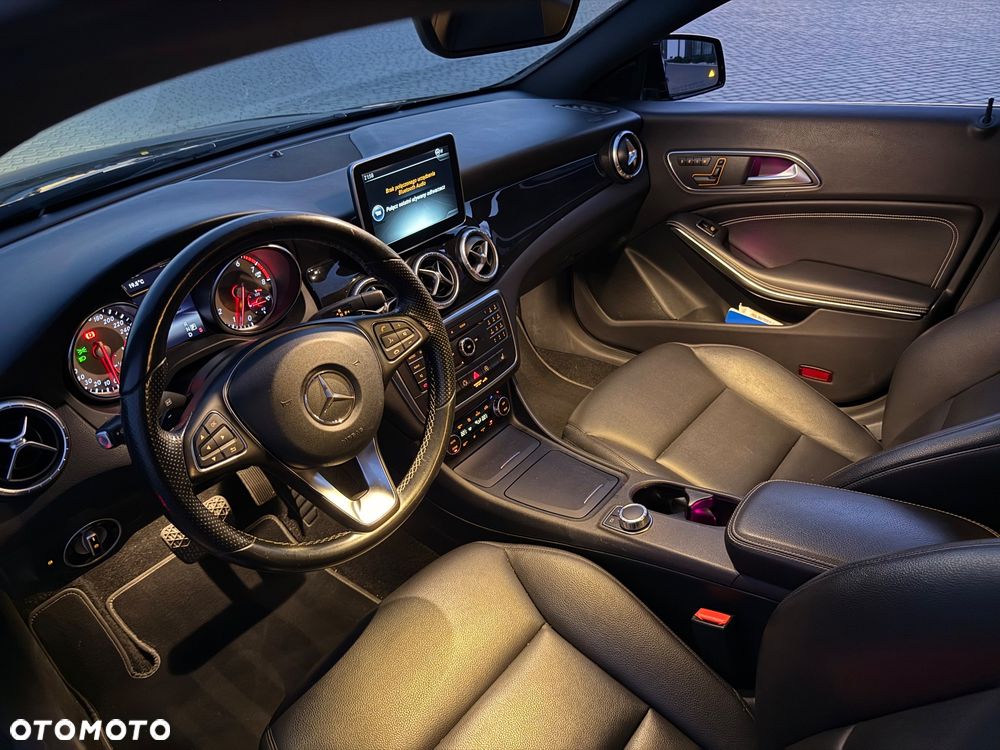 Mercedes-Benz CLA 250 4Matic 7G-DCT Urban - 22