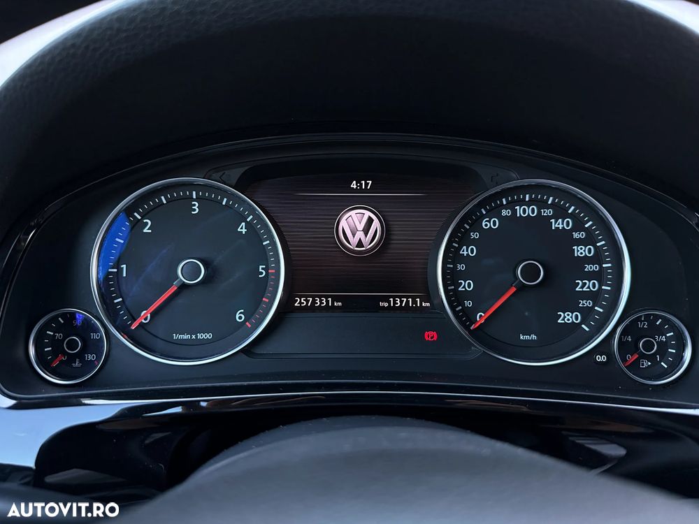Volkswagen Touareg - 12