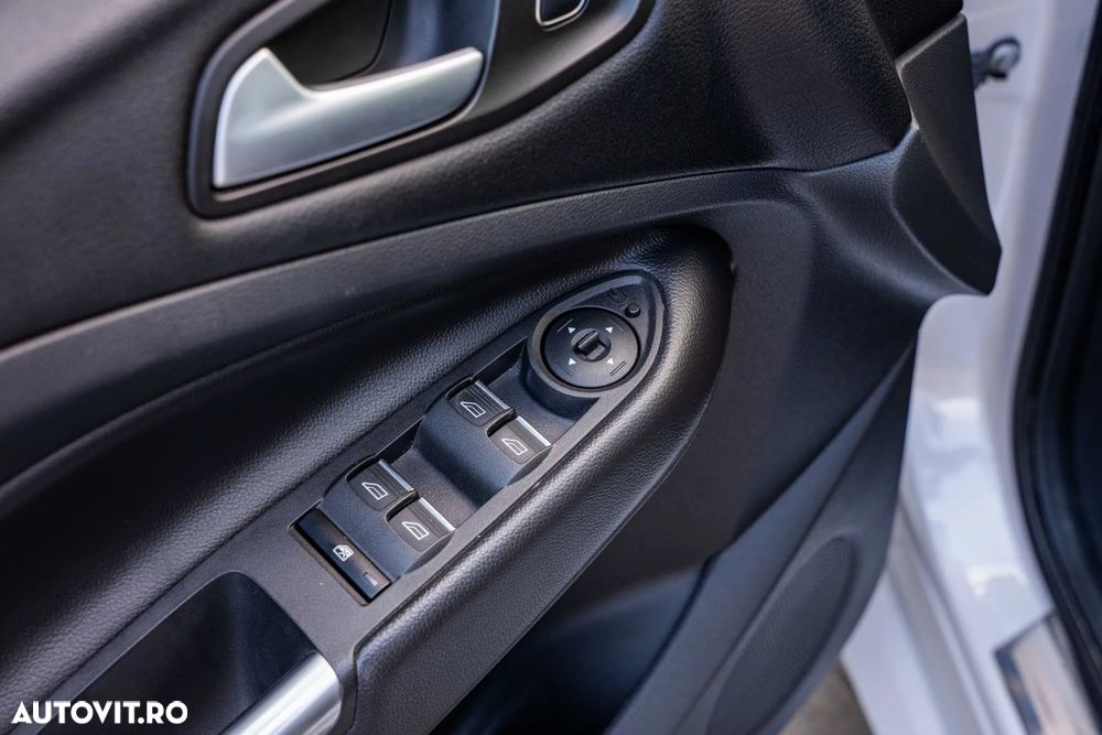Ford Kuga - 24