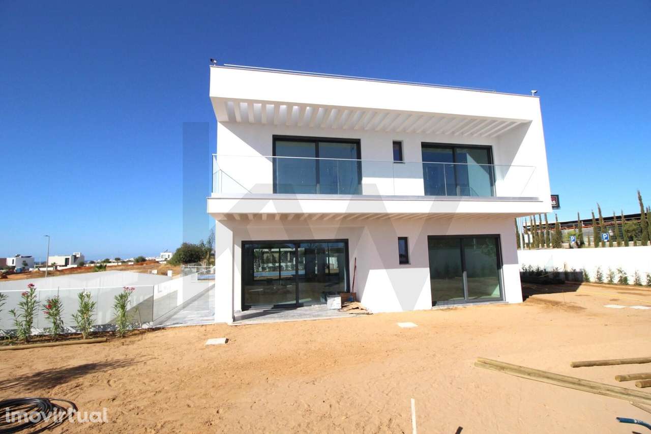 MORADIA CONTEMPORÂNEA, 4 SUITES, ELEVADOR, PISCINA, PÊRA! - Grande imagem: 3/36