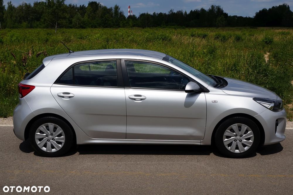 Kia Rio 1.2 L - 6