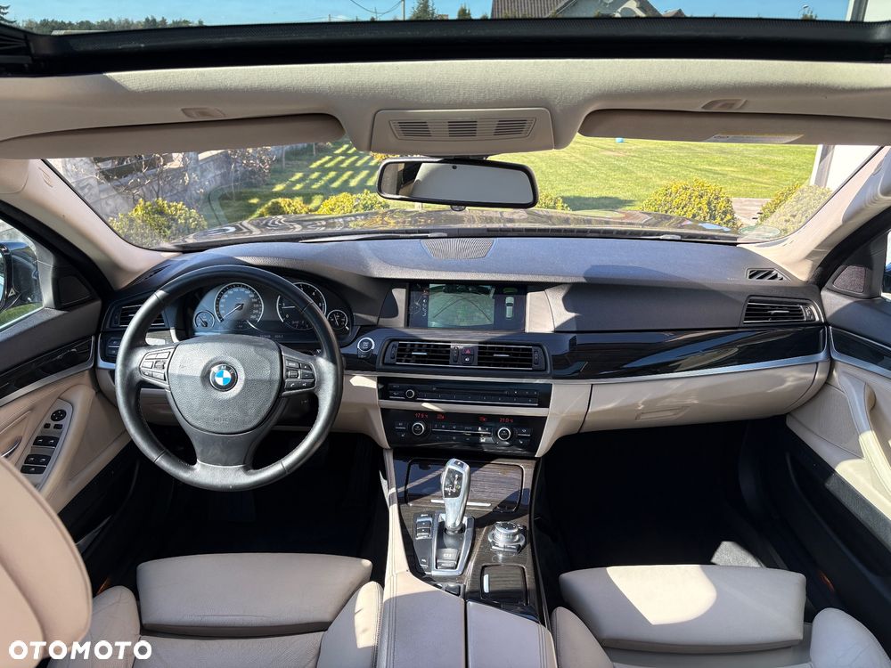 BMW Seria 5 525d - 23