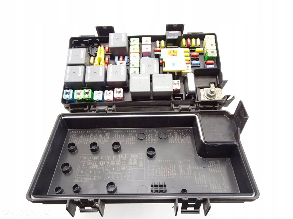 skrzynka bezpieczników chrysler grand voyager v 2.8 crd - 1