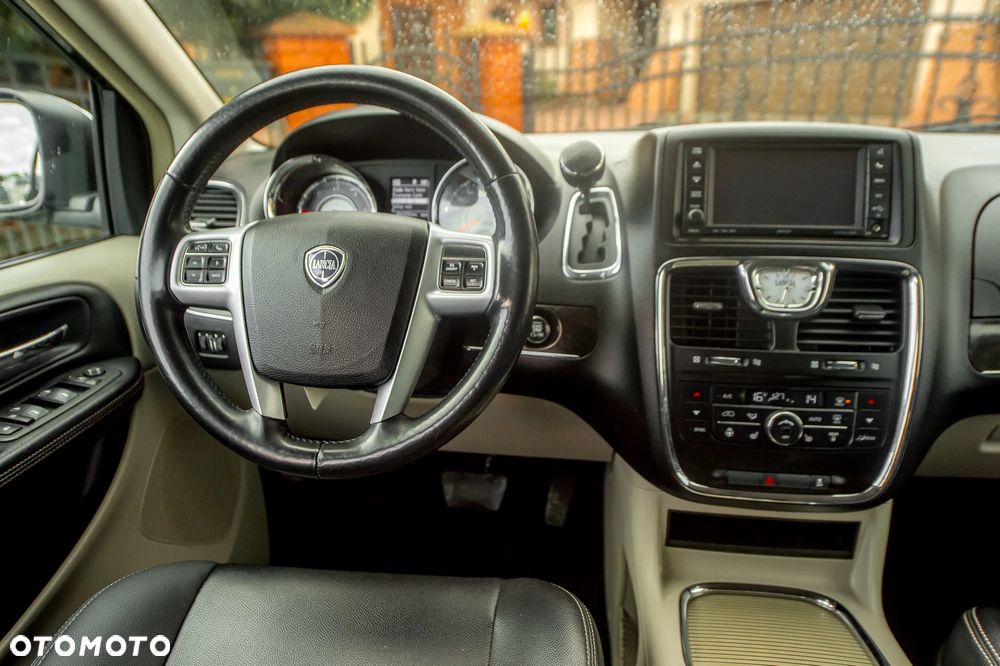 Lancia Voyager 2.8 CRD16v Gold - 28