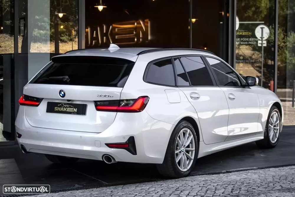 BMW 330 e Line Luxury Auto - 4