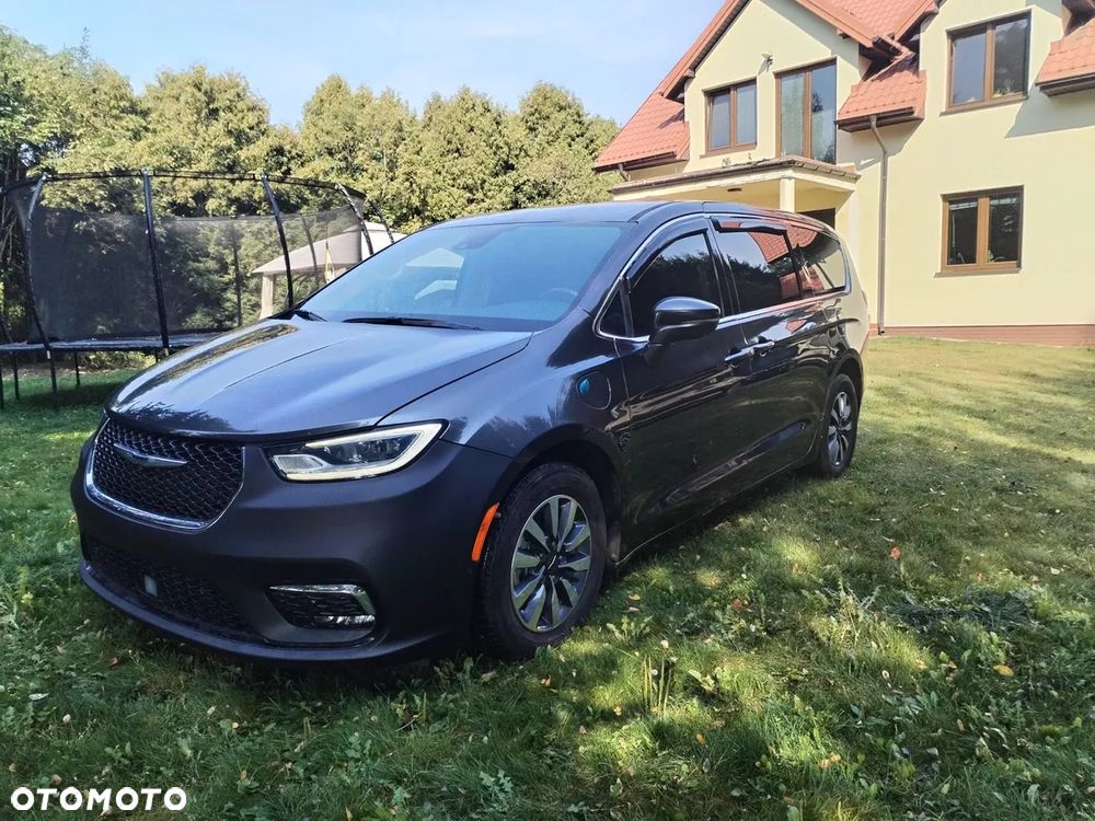 Chrysler Pacifica - 2