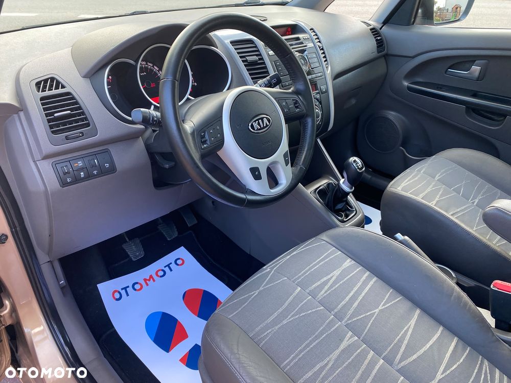 Kia Venga 1.6 CVVT Black Collection - 10