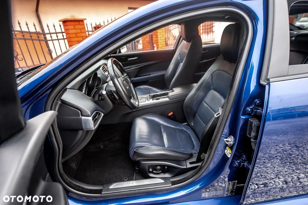 Jaguar XE 20d R-Sport Ingenium Edition - 18