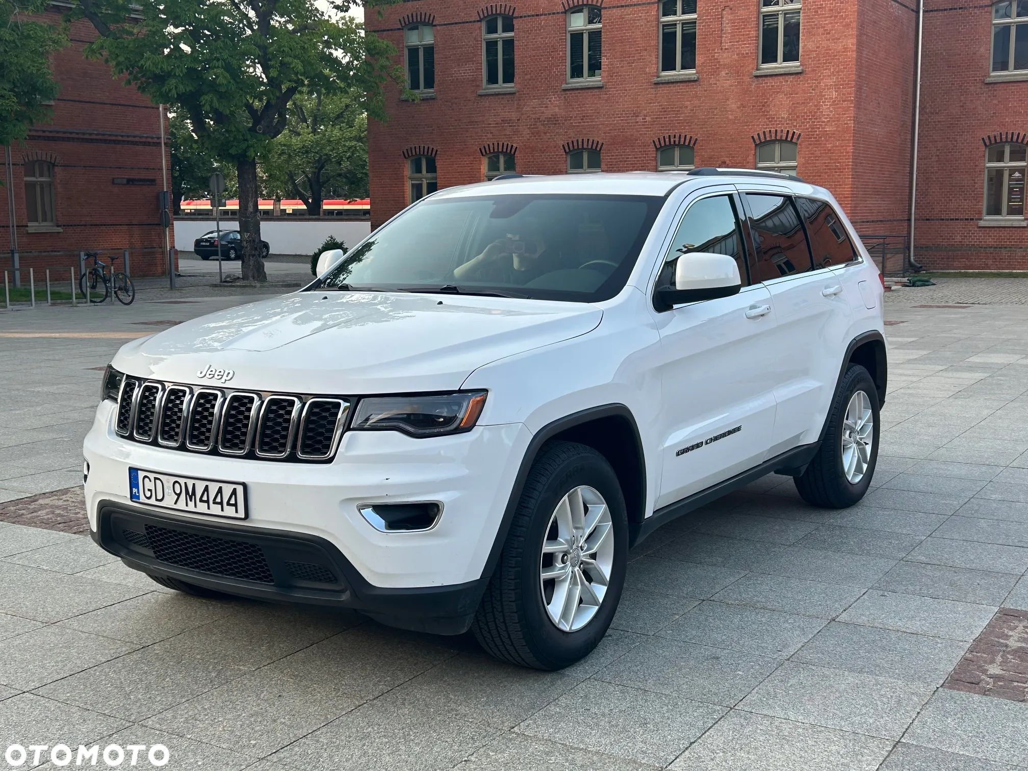 Jeep Grand Cherokee - 1