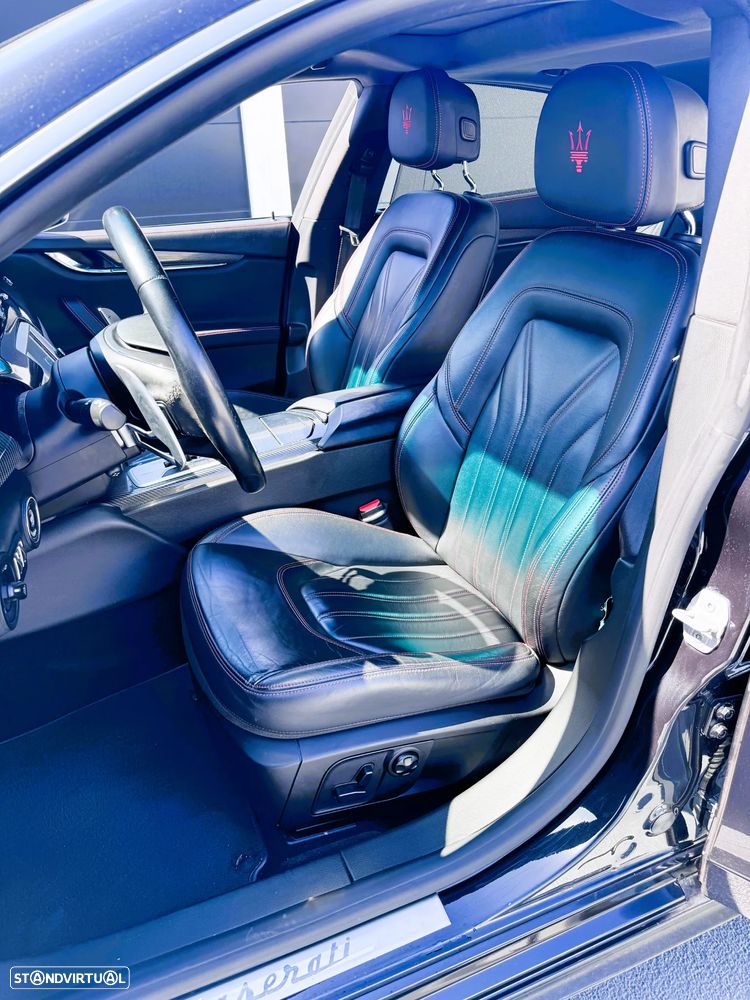 Maserati Quattroporte 3.0 V6 - 12