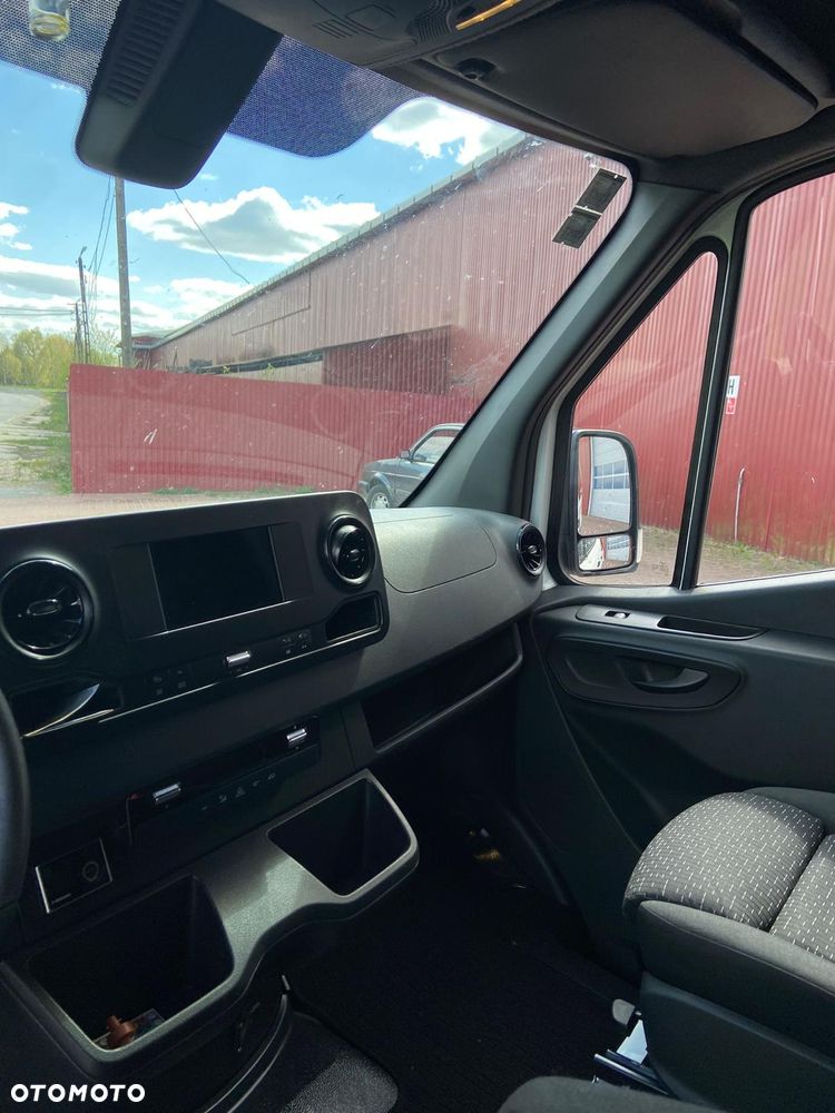 Mercedes-Benz Sprinter - 12
