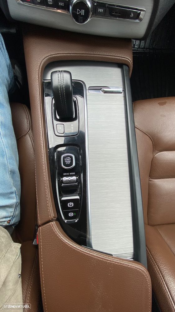 Volvo XC 90 2.0 T8 PHEV Momentum Plus AWD - 48